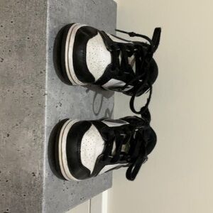 Boys panda dunk low size 1 black and white